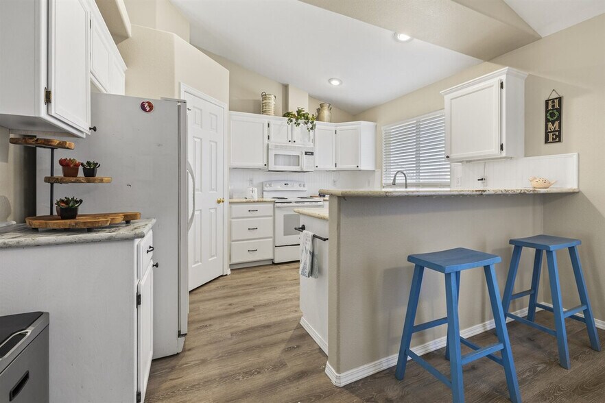 Building Photo - 7302 Bay Meadows Dr
