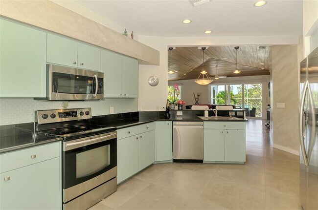 Building Photo - 412 Treasure Boat Way