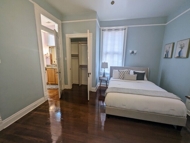 Building Photo - 5107 Dryades St