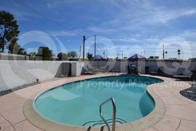 Building Photo - 1202 E Kaler Dr
