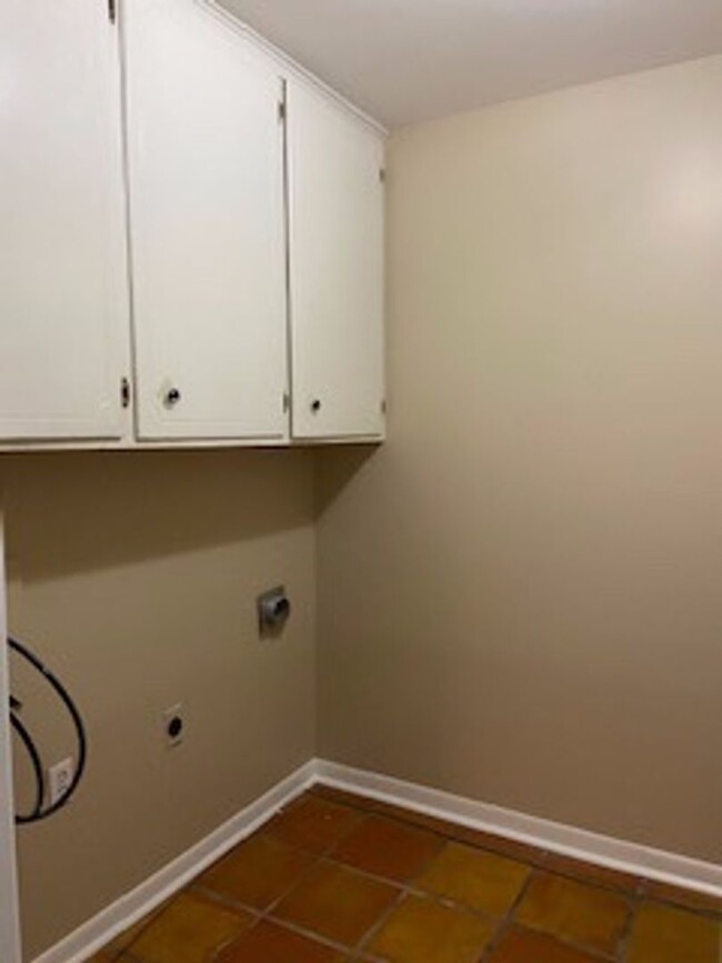 Building Photo - 2250 Greenbriar Drive