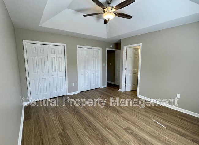 Building Photo - 320 Woodruff Park Ln