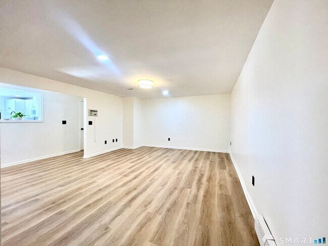 Building Photo - 112 Woodbine St