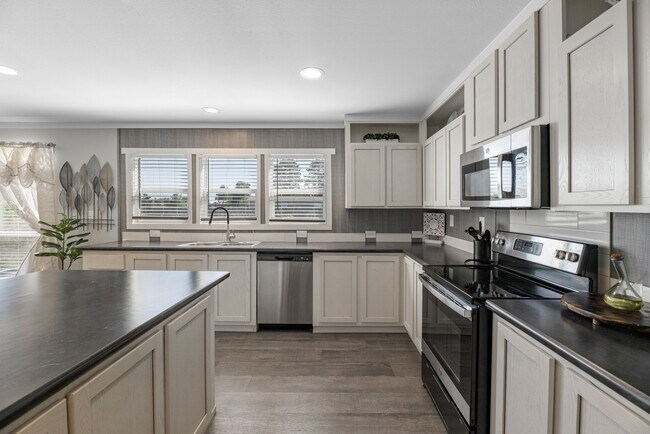 Building Photo - 334 Rd 5252