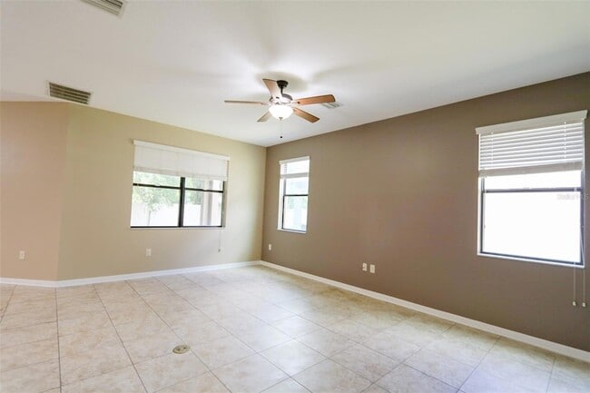 Building Photo - 1208 Oakcrest Dr