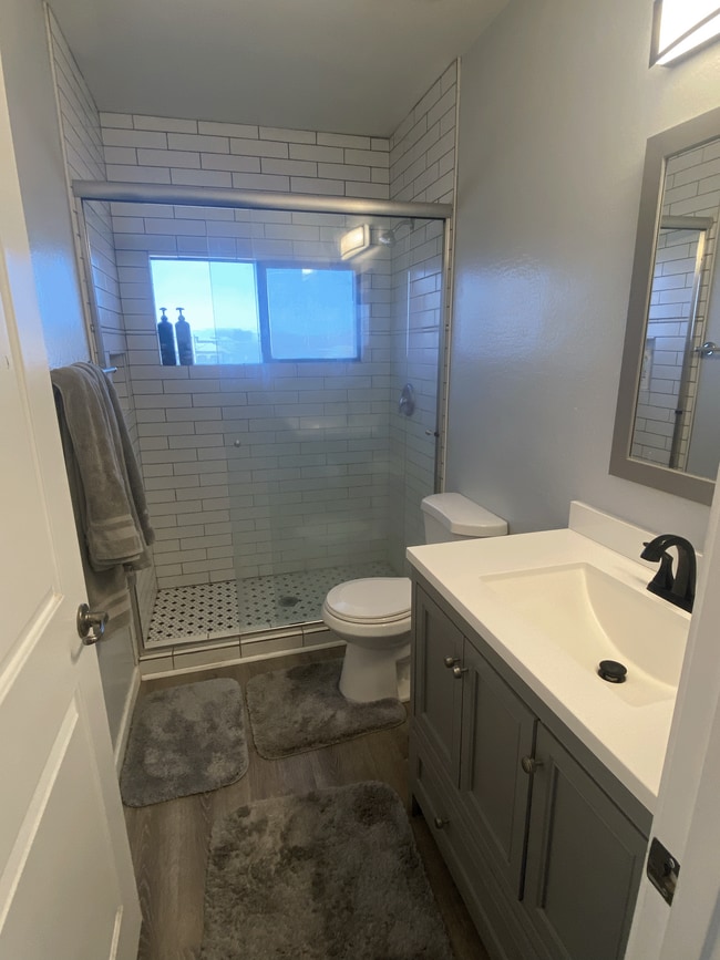 Building Photo - 330 S Farmer Ave