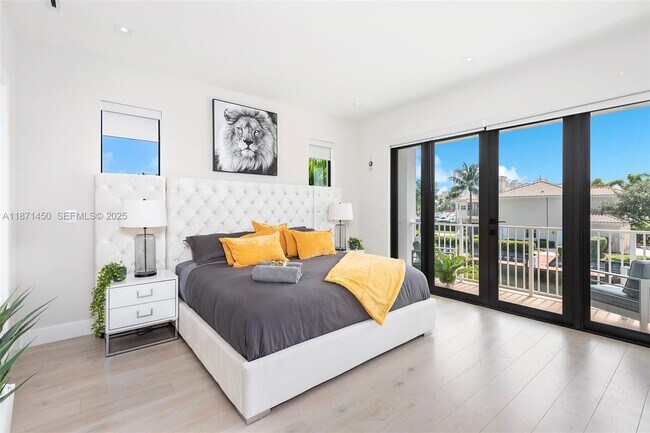 Building Photo - 850 Washington St