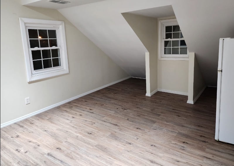 Building Photo - 311 E 6th Ave