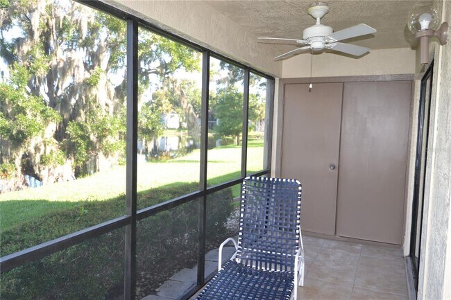 Building Photo - 209 Woodlake Wynde