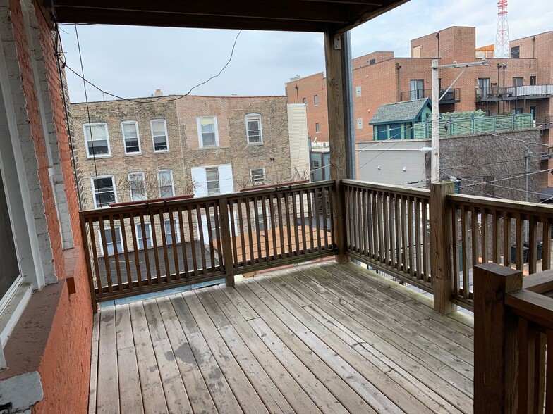 Building Photo - 1470 W Winnemac Ave