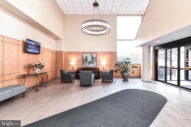 Building Photo - 1211 S Eads St