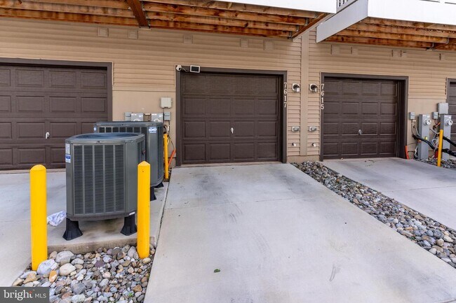 Building Photo - 7617 Stemhart Ln