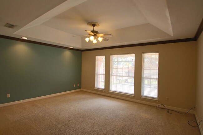 Building Photo - 1202 River Bend Dr