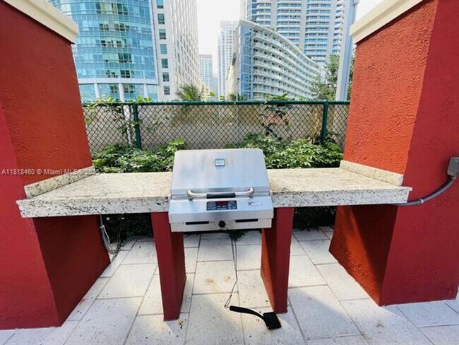Building Photo - 1155 Brickell Bay Dr