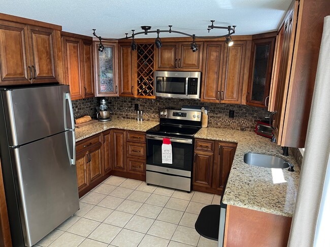 Building Photo - 1035 S Mammoth Rd