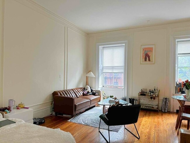 Building Photo - 107 Beacon St