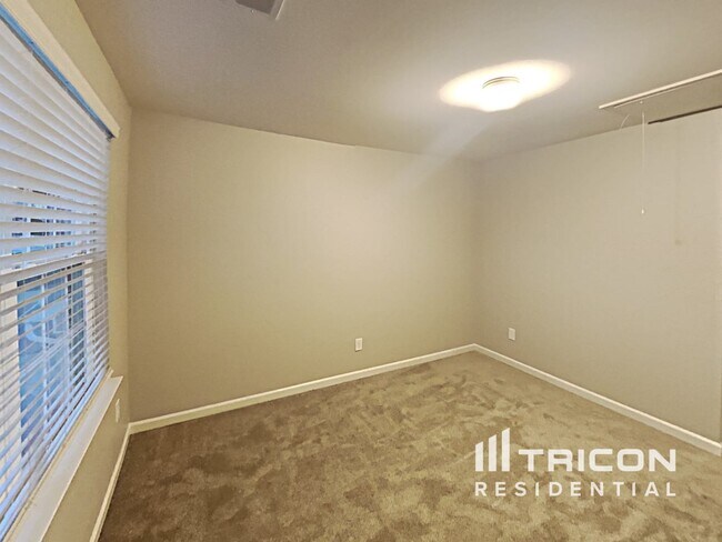 Building Photo - 4406 Oak Pointe Dr