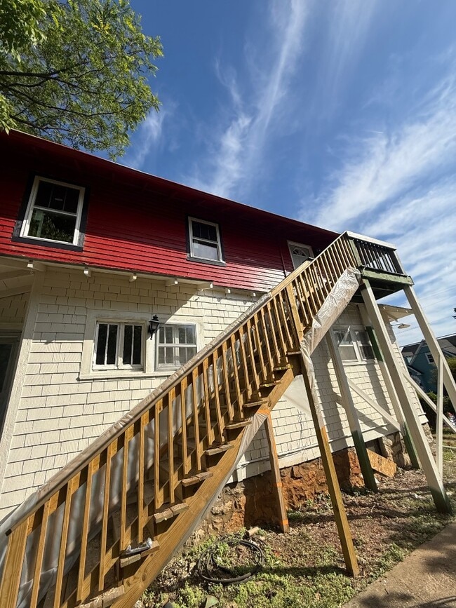 Building Photo - 1359 Park St