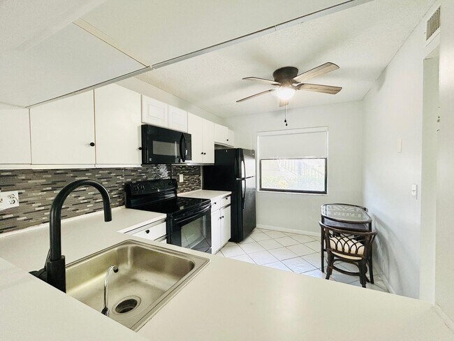 Building Photo - 7590 Tahiti Ln