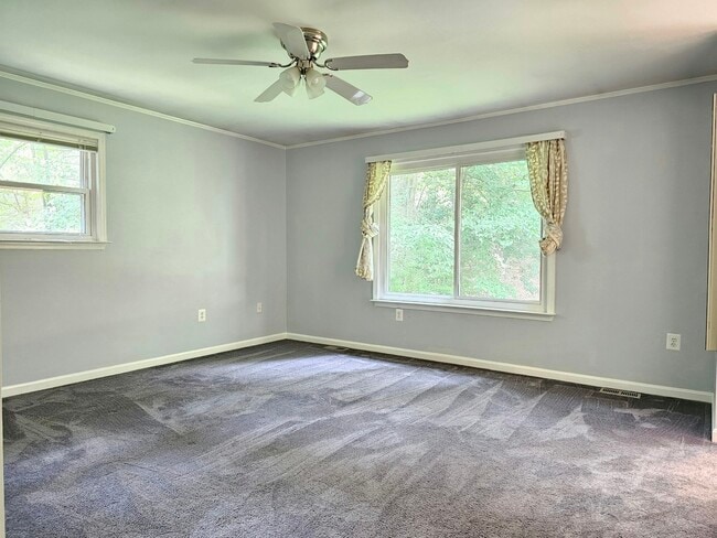 Building Photo - 13440 Carriage Hill Dr
