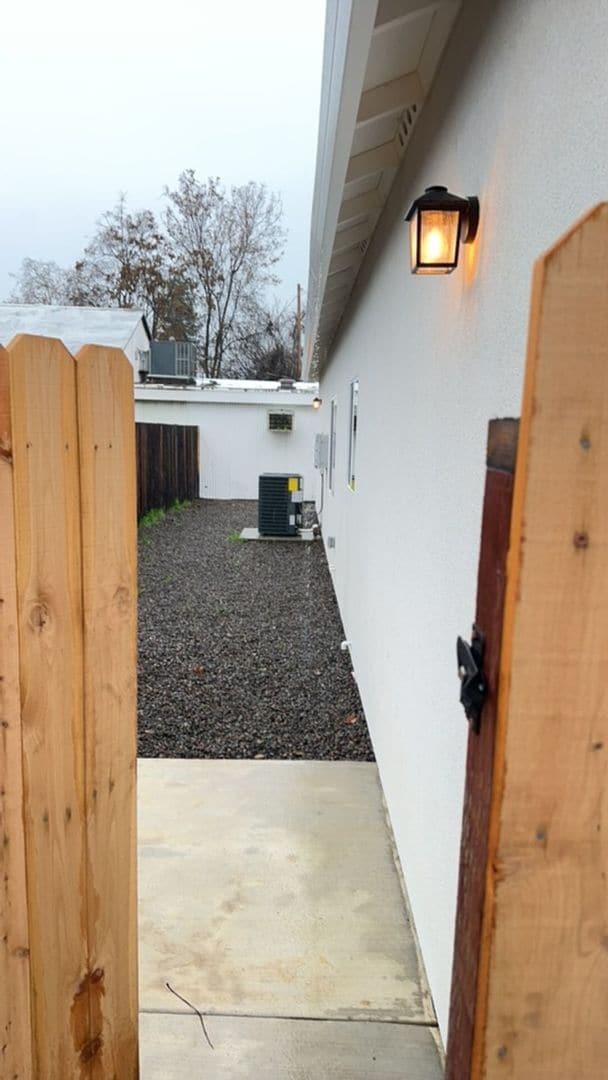 Building Photo - 101 E Lindo Ave