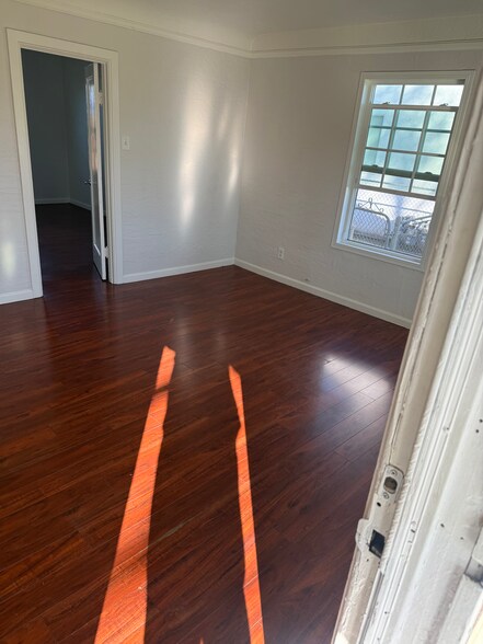 Building Photo - 411 Grand Ave