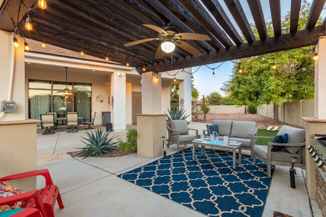 Building Photo - 2143 E Tonto Pl