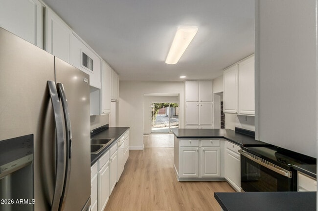 Building Photo - 2013 W San Juan Ave