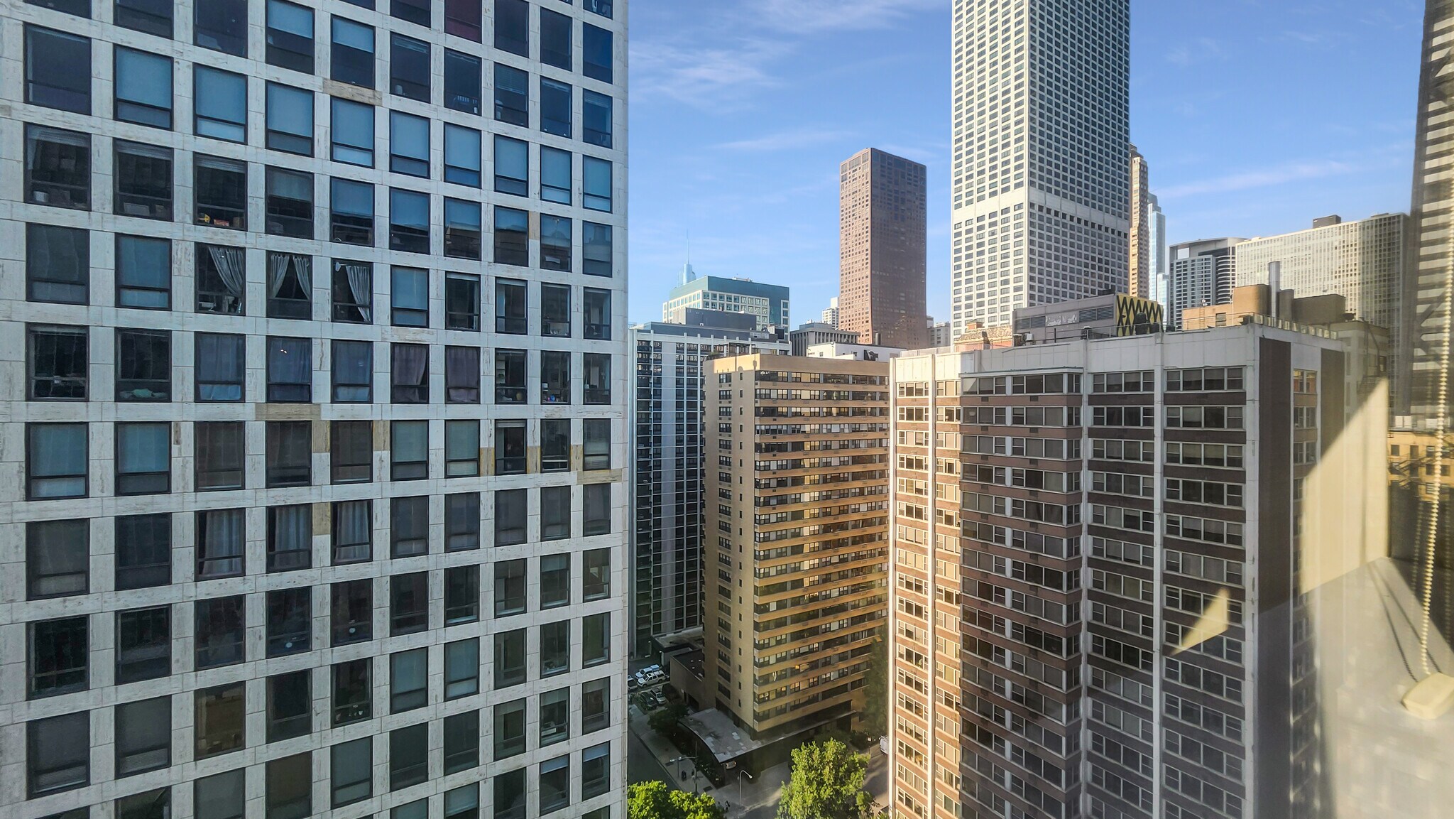 Building Photo - 253 E Delaware Pl