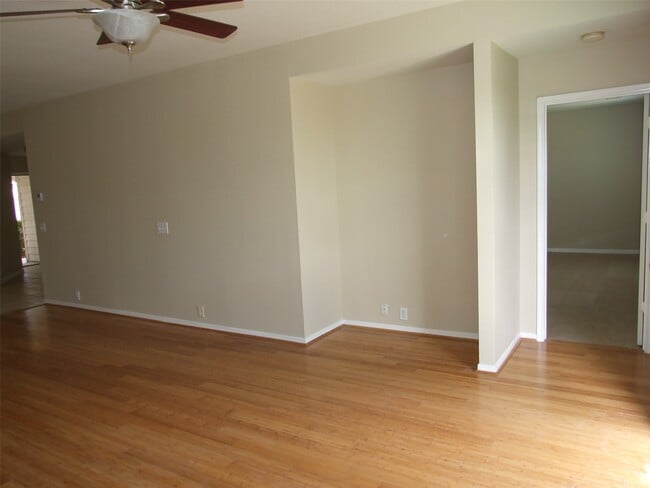 Building Photo - 410 Cypresswood Haven