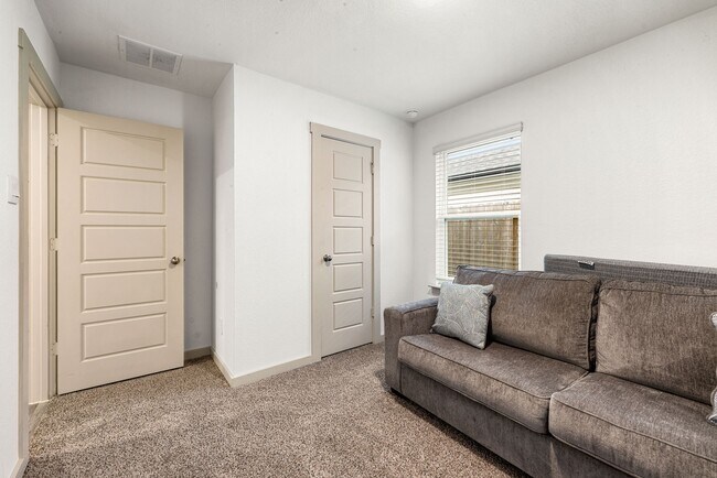 Building Photo - 12902 Wempe Wy