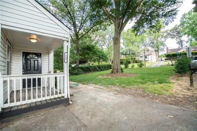 Building Photo - 537 Trabert Ave NW