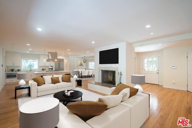Building Photo - 2201 Coldwater Canyon Dr