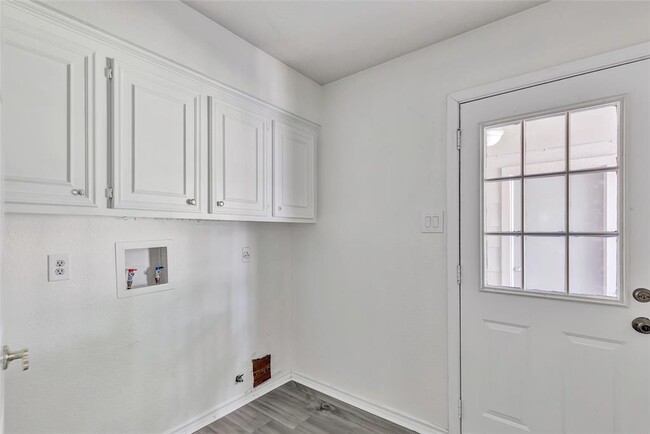 Building Photo - 7703 Pine Cup Dr