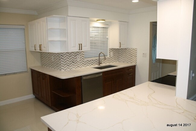 Building Photo - Charming 3 bedroom 2 bath in North Clearwa...