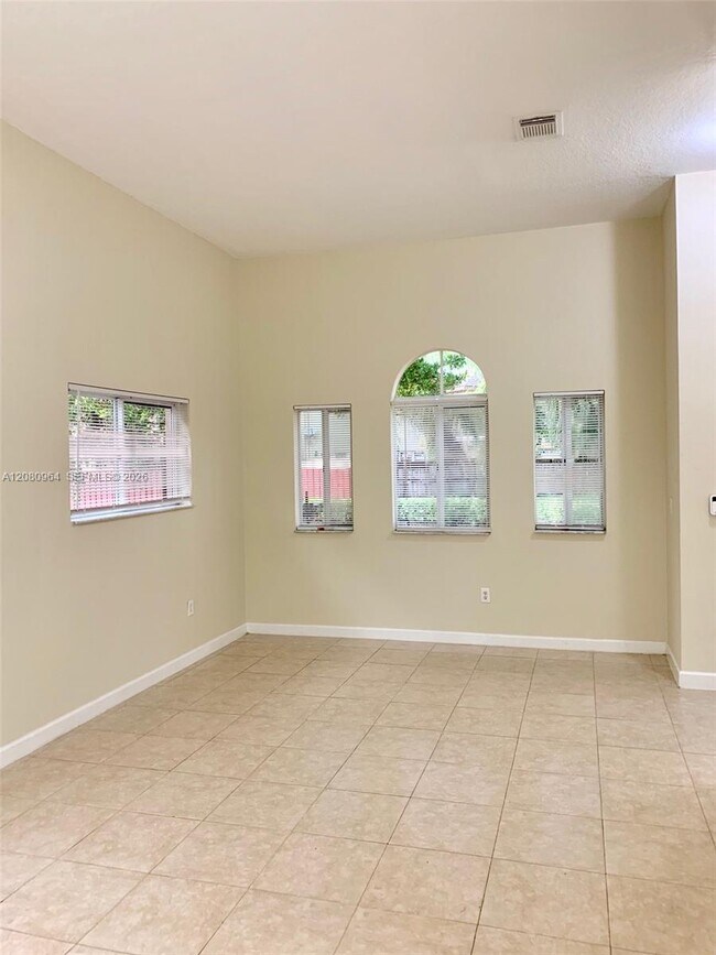 Building Photo - 2536 NE 41st Ave