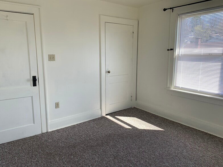 Bedroom with closet and 2 large windows. - 933 Highland Ave