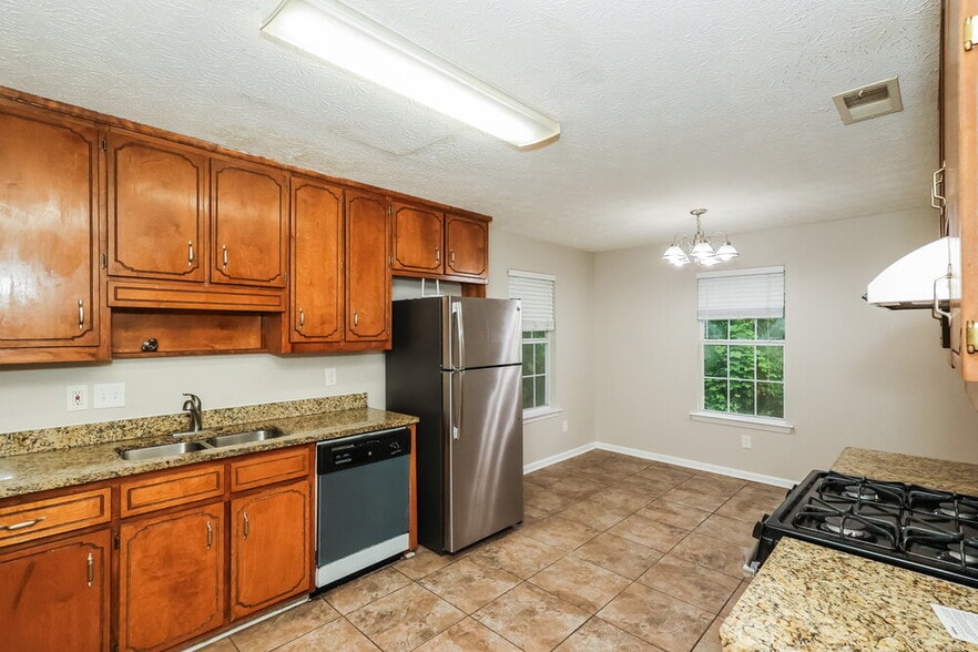 Building Photo - 5599 Rock Shoals Way