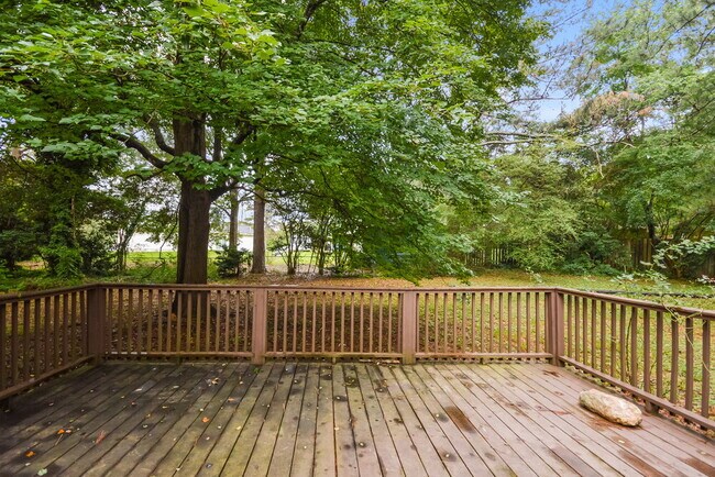 Building Photo - 583 Lakeridge Cir SE
