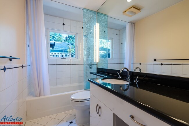 Building Photo - Charming Atherton Home | Desirable Locatio...