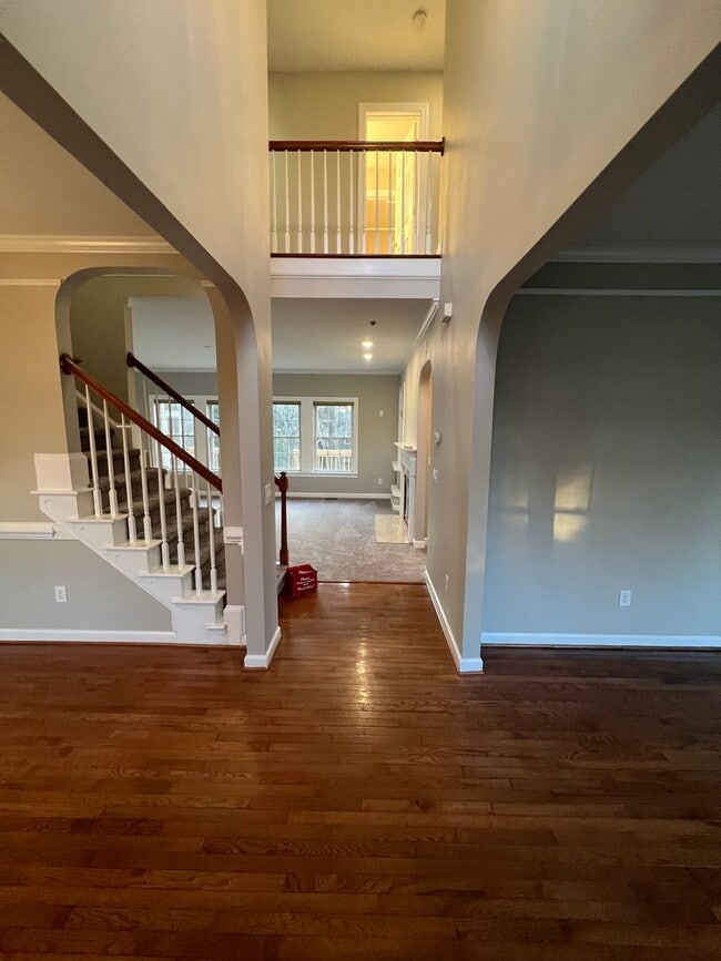 Building Photo - Beautiful 5 bedroom Executive Home In Wakefield