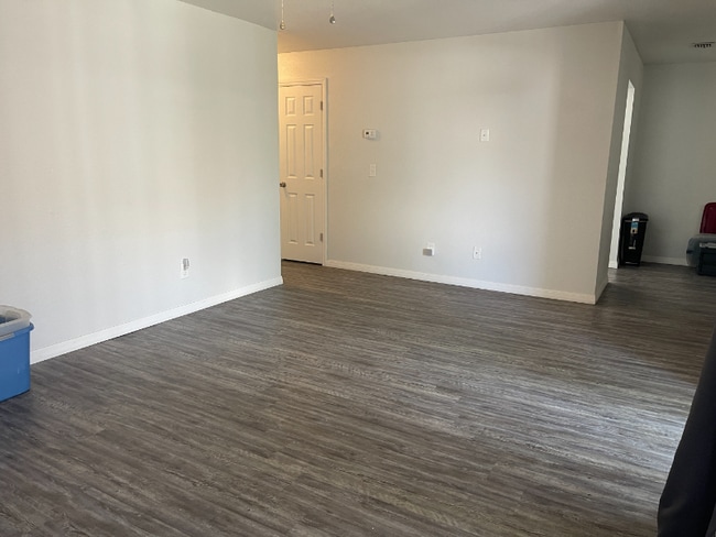 Building Photo - 7210 N Manhattan Ave