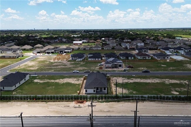 Building Photo - 32 Zimmerius Ave