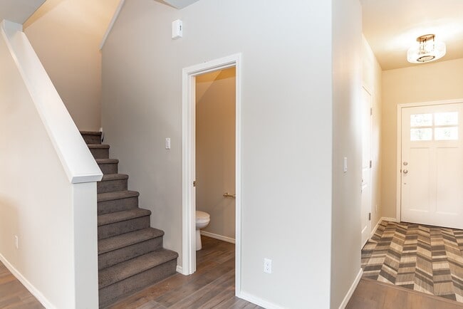 Building Photo - Midtown 3 Bedroom Rental