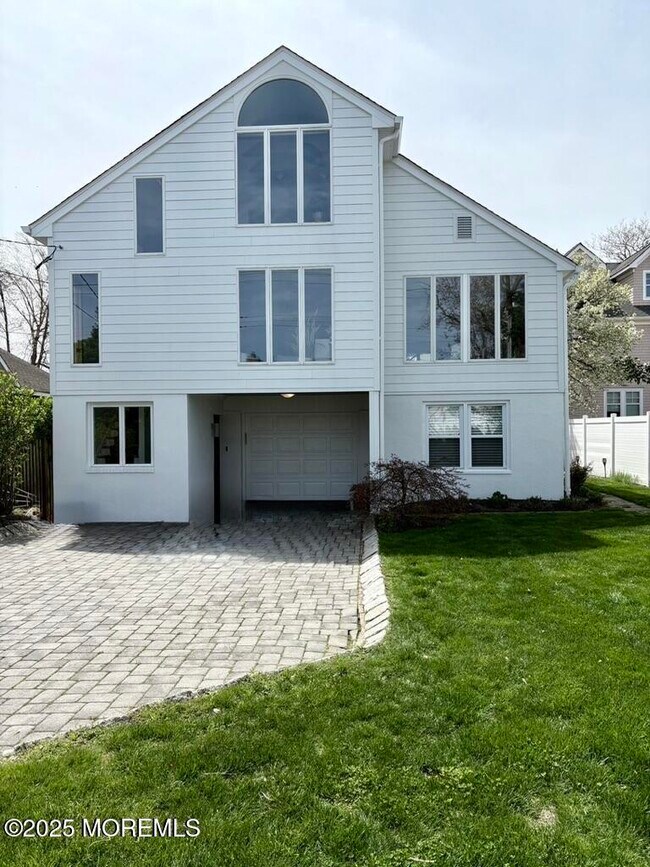 Primary Photo - 121 Bridge Ave