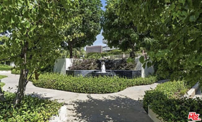 Building Photo - 121 S Hope St