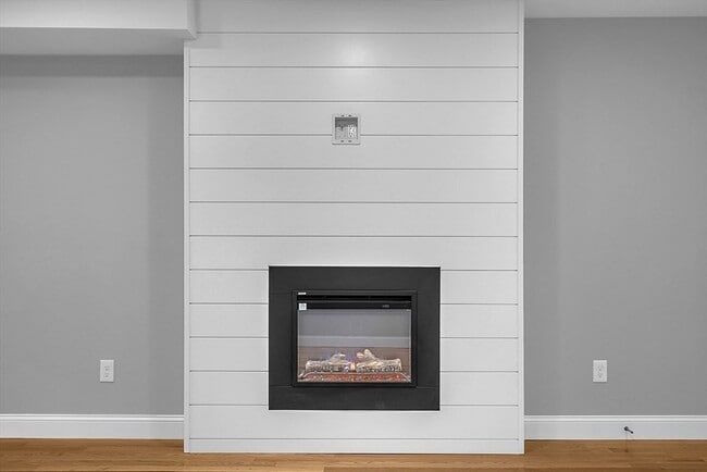 Building Photo - 74 Smith St