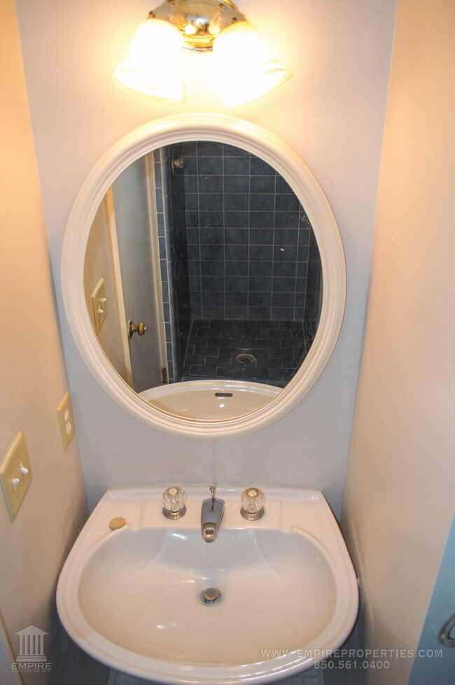 Building Photo - Beautiful Large home off of Mahan