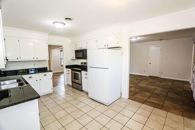Building Photo - 3932 Creekwood Ln