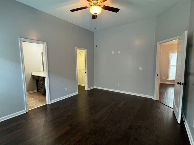 Building Photo - Incredible 3-Bedroom in Grand Park!!